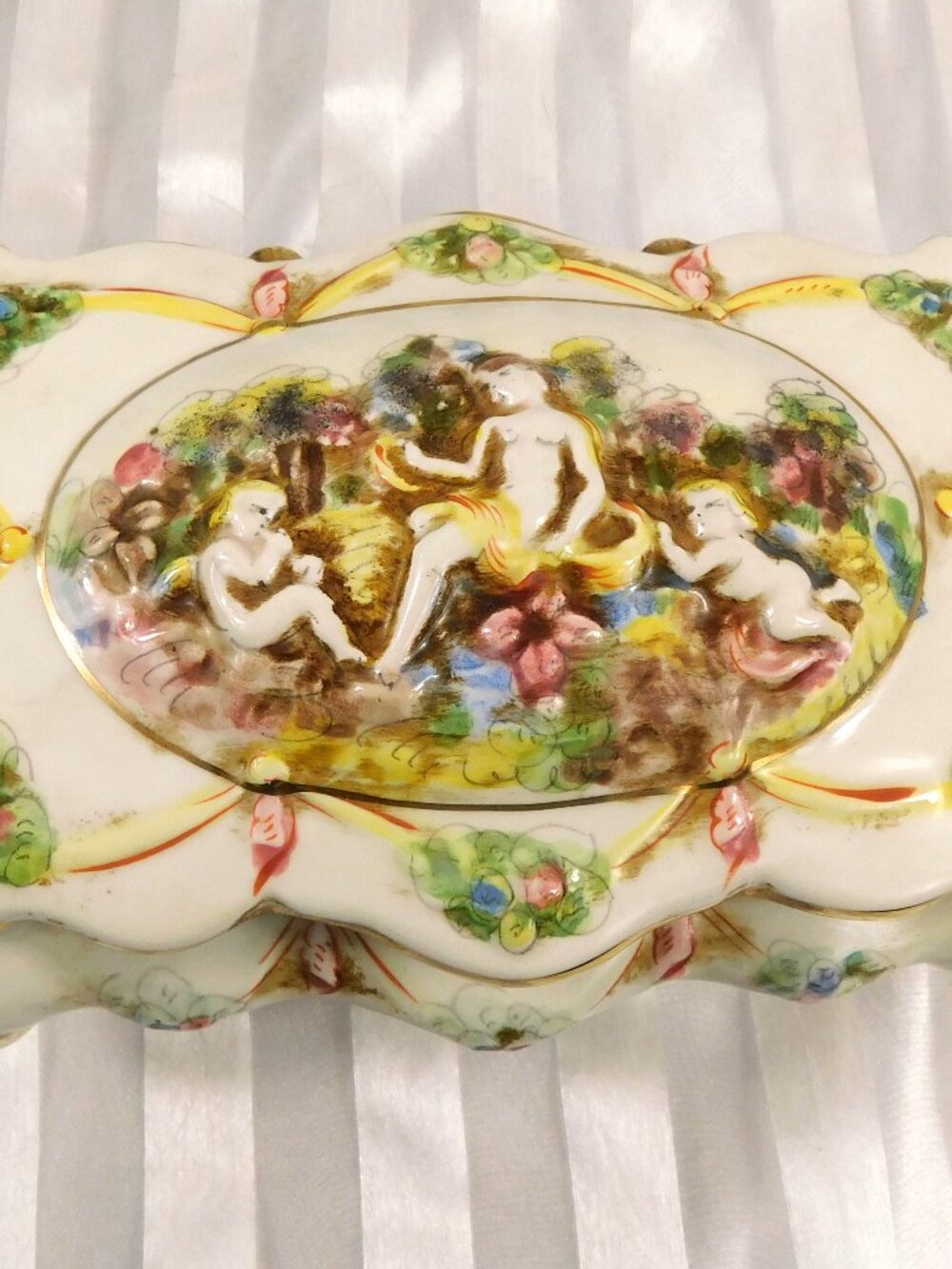 Capodimonte Large Hinged Lid Trinket Dish # 27030
